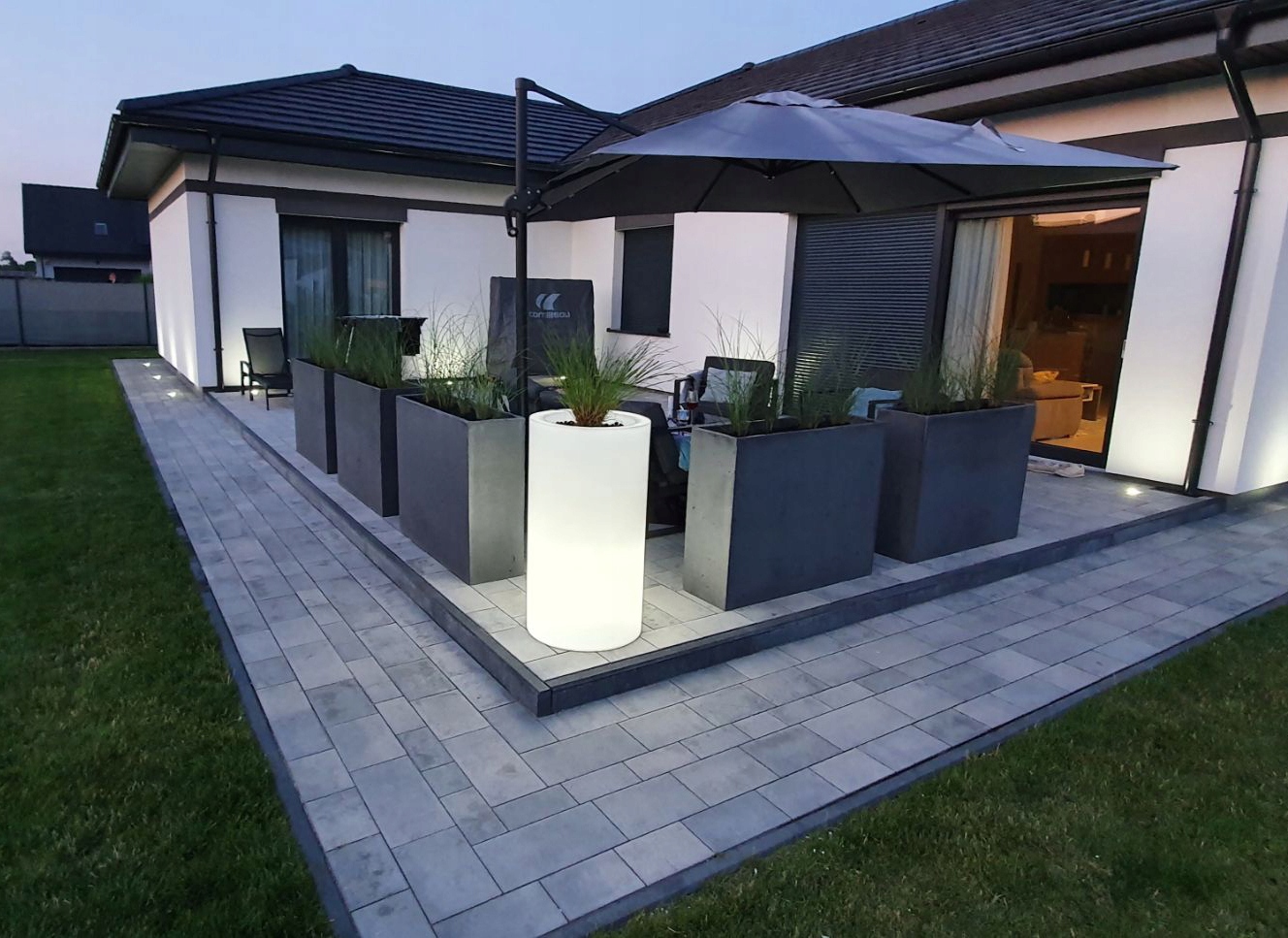 Betónový kvetináč Block 80 × 30 × 80 Grafitové kvetináče